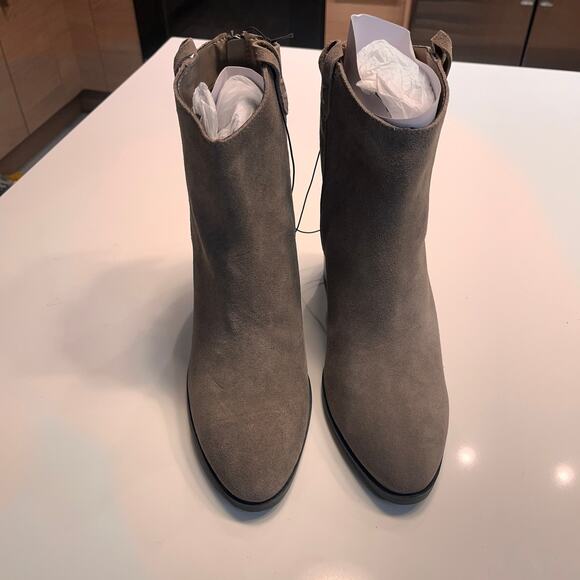 NEW MIA Aedlin Gray Suede Zipper Back Ankle Boots Size 11M - Picture 5 of 10